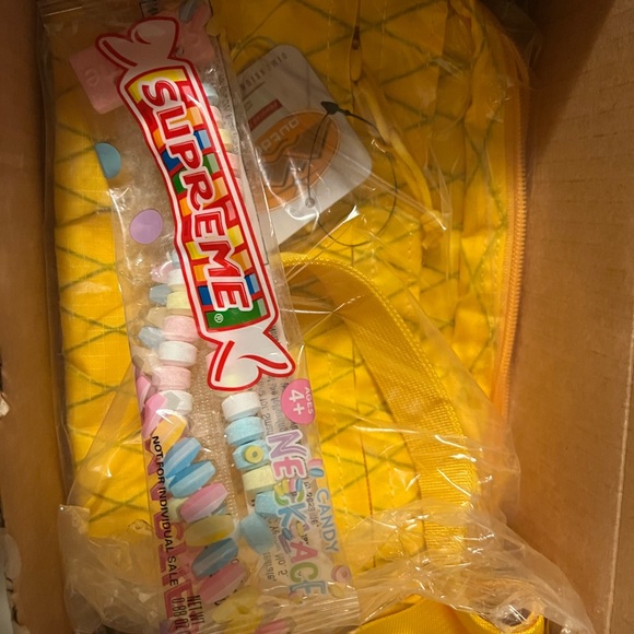 Yellow Supreme Shoulder Bag (FW18) with Supreme Candy 🍭 Necklace - Picture 5 of 6
